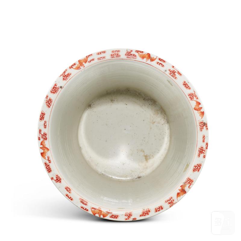 A famille-rose 'boys and lanterns' jardinière, Qing dynasty, Qianlong period | 清乾隆 粉彩童子鬧元宵圖缸 - 图5